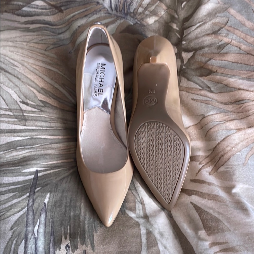 Michael Kors Women's Beige Pumps